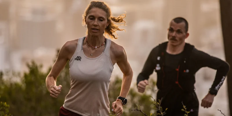 Pärchen beim Laufen Pärchen beim Laufen